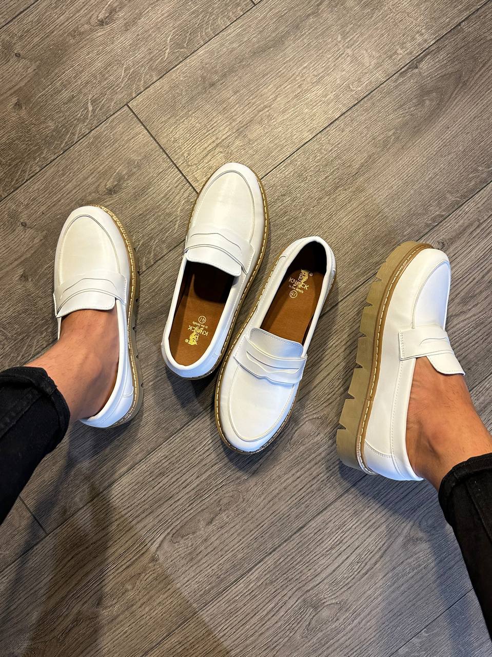 Chaussures pour hommes spéciales et personnalisées, toujours de qualité ultra légère