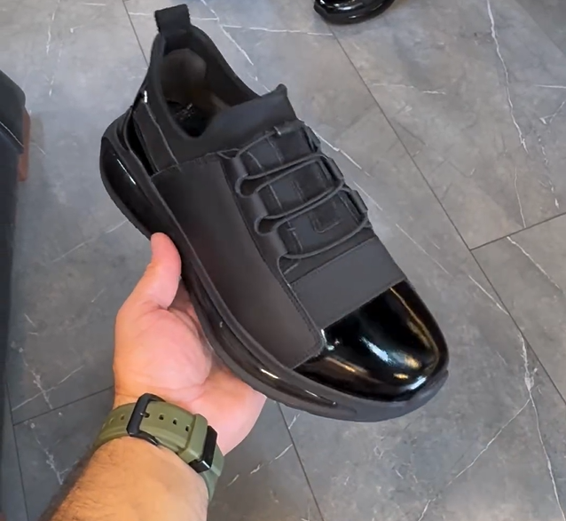 Chaussures en cuir Rugan de la nouvelle saison