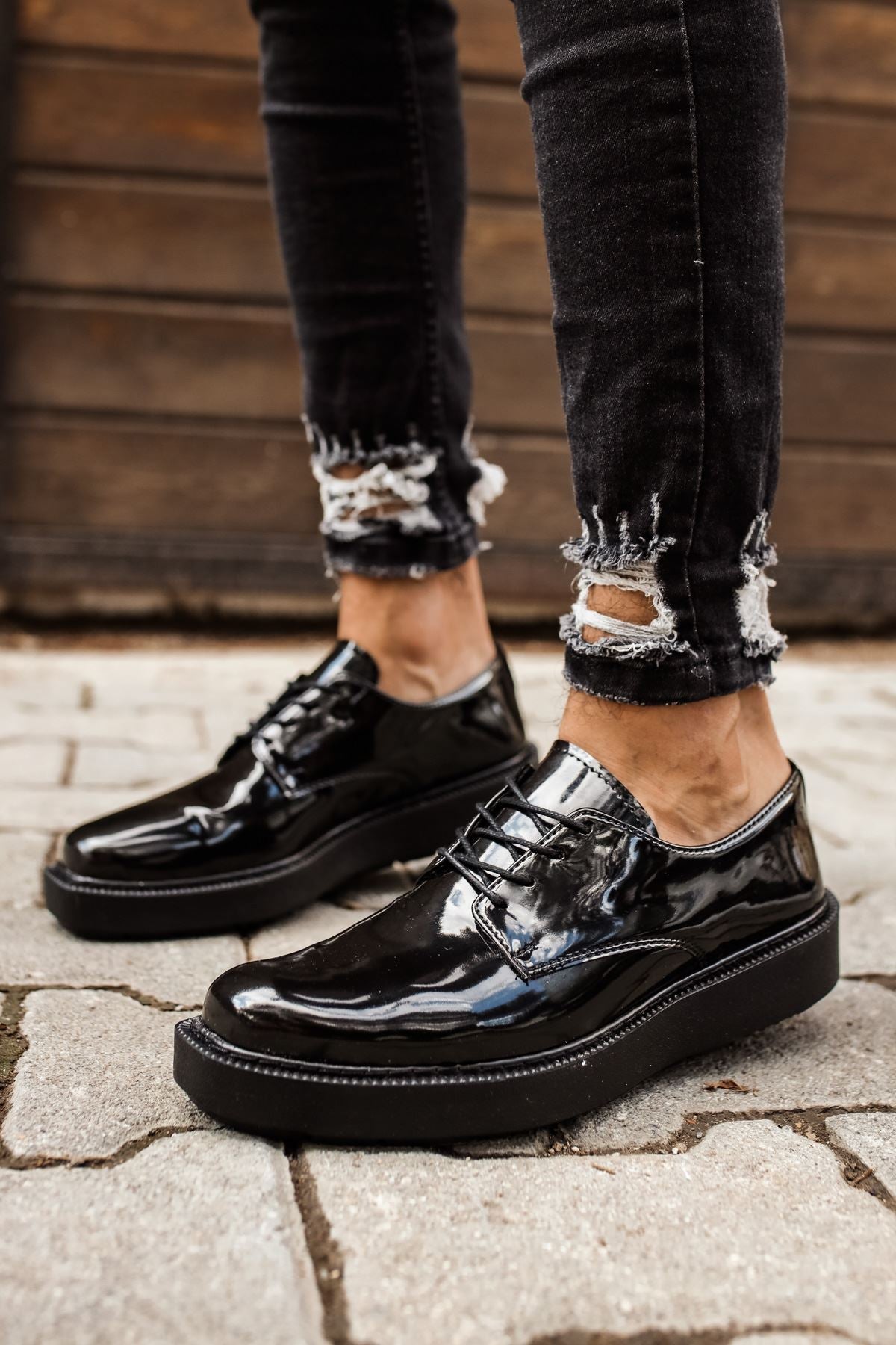 https://cdn.shopify.com/s/files/1/0721/4032/5144/files/0002936_chekich-ch001-rugan-siyah-taban-erkek-ayakkabi-siyah.jpg?v=1762442505