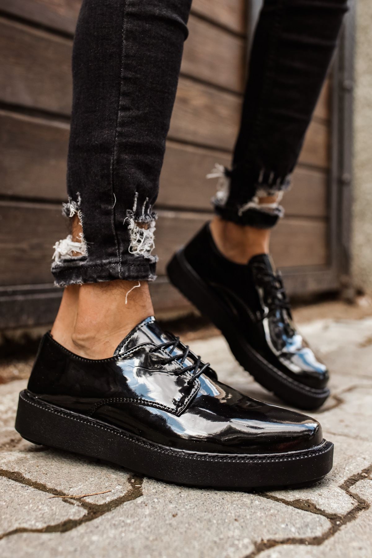 https://cdn.shopify.com/s/files/1/0721/4032/5144/files/0002938_chekich-ch001-rugan-siyah-taban-erkek-ayakkabi-siyah.jpg?v=1762442506
