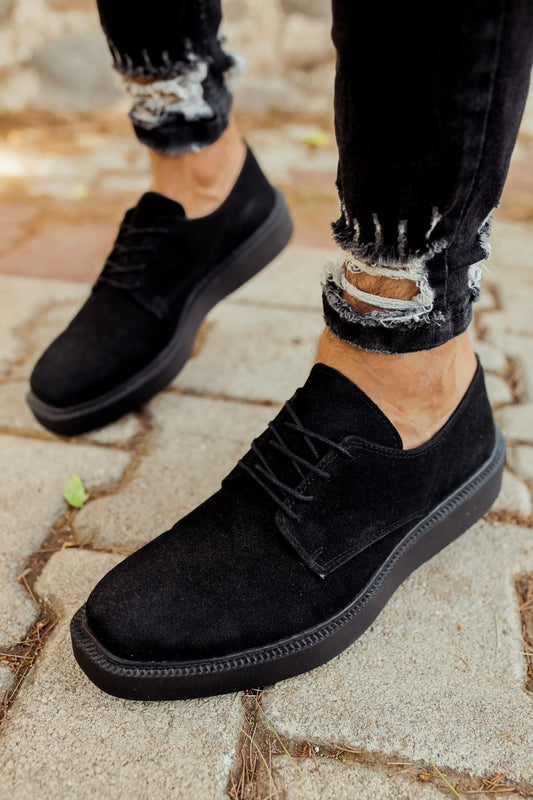 https://cdn.shopify.com/s/files/1/0721/4032/5144/files/0002939_chekich-ch001-suet-siyah-taban-erkek-ayakkabi-siyah.jpg?v=1762442510
