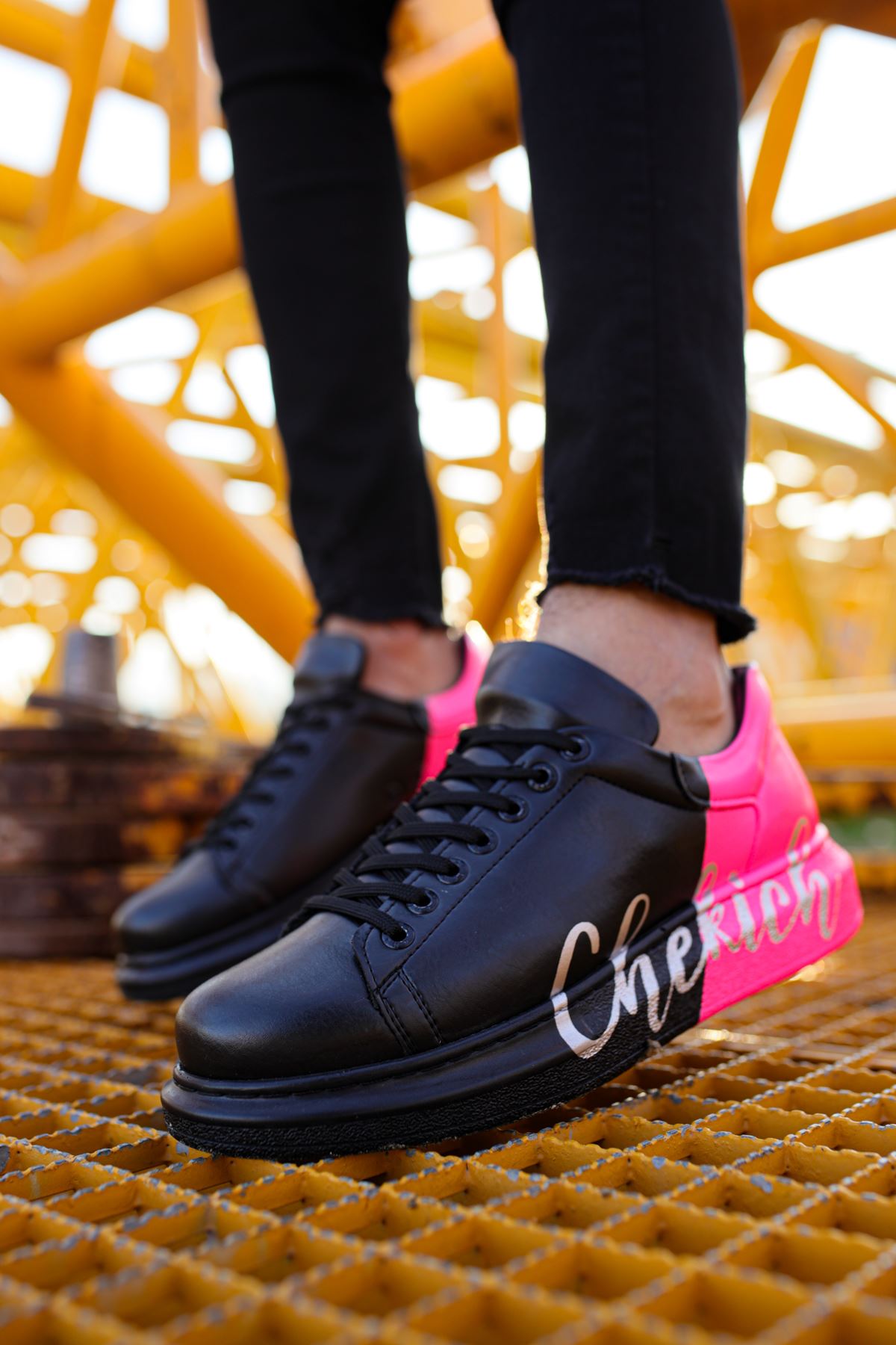 https://cdn.shopify.com/s/files/1/0721/4032/5144/files/0003473_chekich-ch254-st-erkek-ayakkabi-477-siyah-pembe-chekich.jpg?v=1762444669