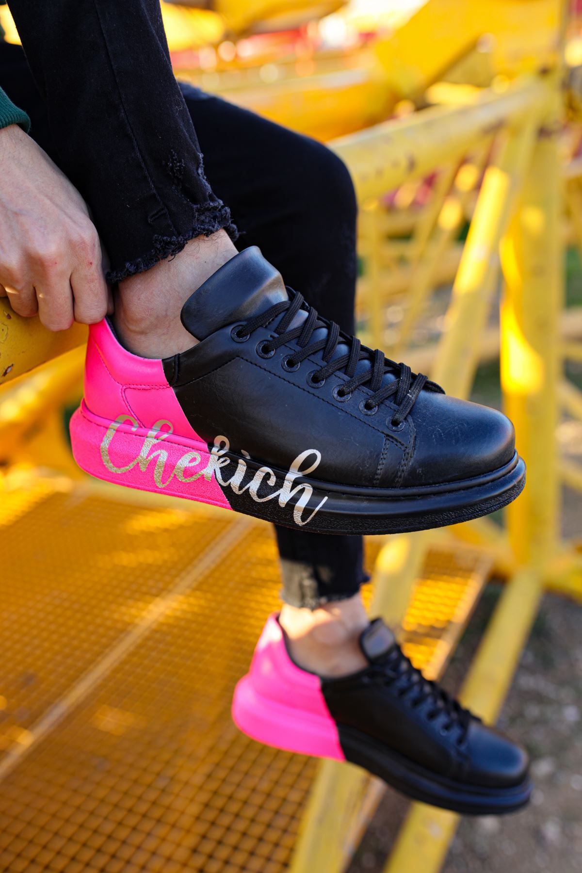 https://cdn.shopify.com/s/files/1/0721/4032/5144/files/0003474_chekich-ch254-st-erkek-ayakkabi-477-siyah-pembe-chekich.jpg?v=1762444668