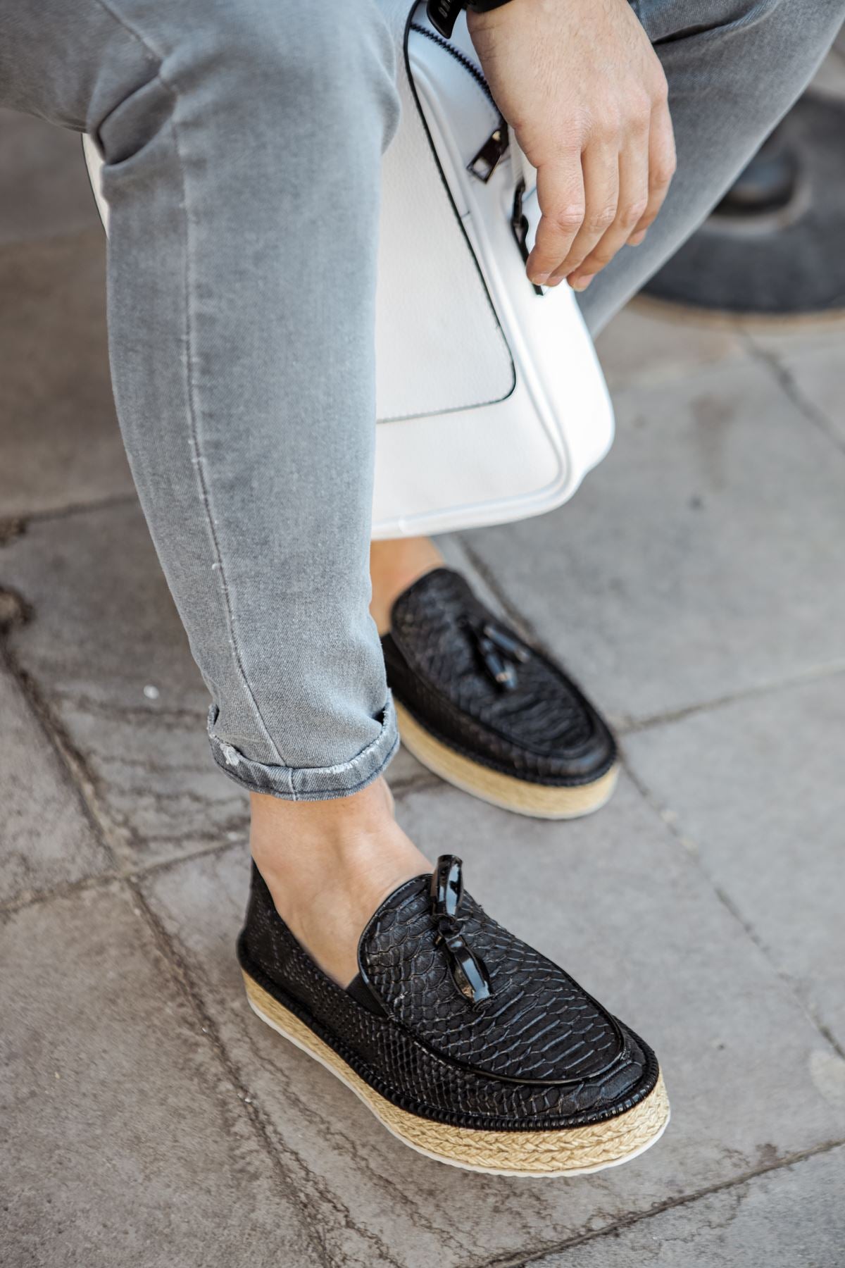 https://cdn.shopify.com/s/files/1/0721/4032/5144/files/0004886_chekich-ch119-croco-bt-erkek-ayakkabi-siyah.jpg?v=1762443268