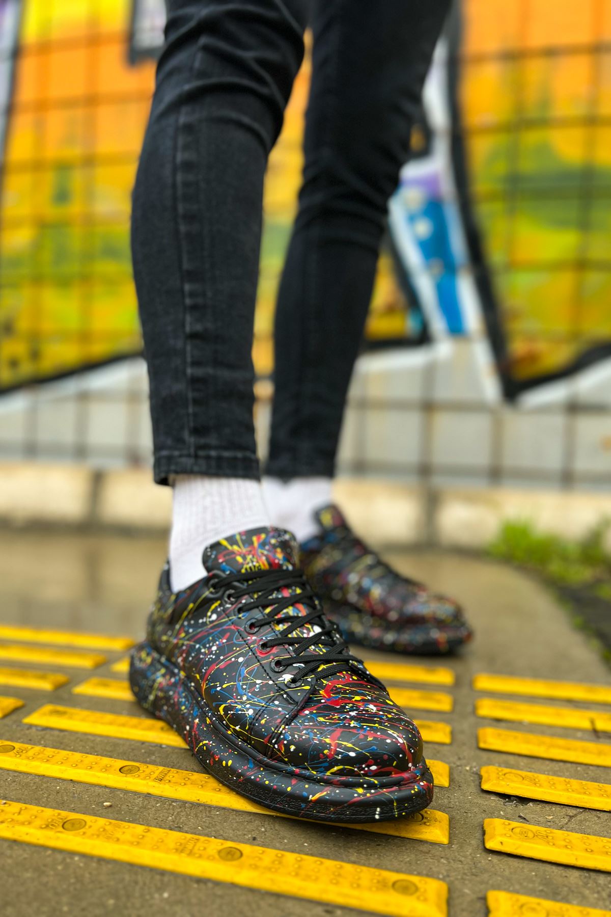 https://cdn.shopify.com/s/files/1/0721/4032/5144/files/0007039_ch254-cst-pittura-erkek-ayakkabi-498-sari-mavi-kirmizi-splush.jpg?v=1762444695