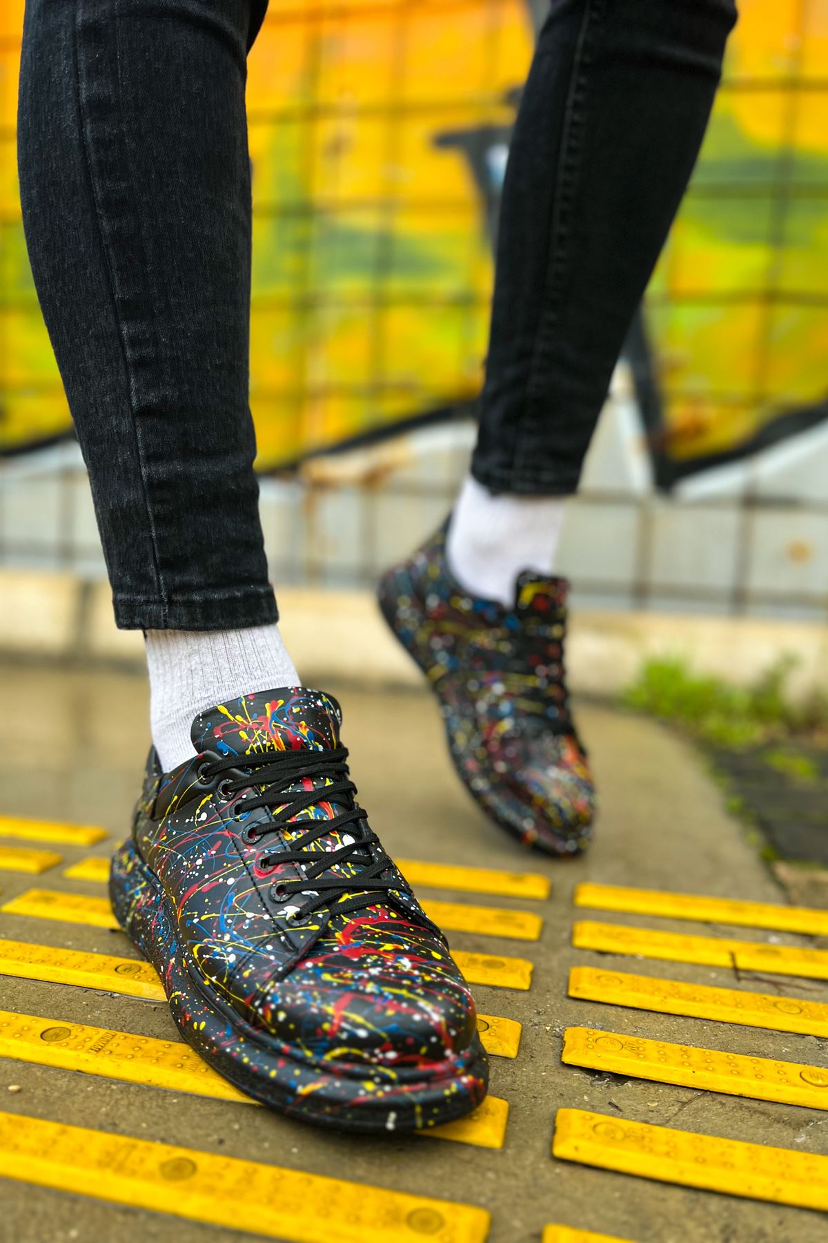 https://cdn.shopify.com/s/files/1/0721/4032/5144/files/0007040_ch254-cst-pittura-erkek-ayakkabi-498-sari-mavi-kirmizi-splush.jpg?v=1762444695