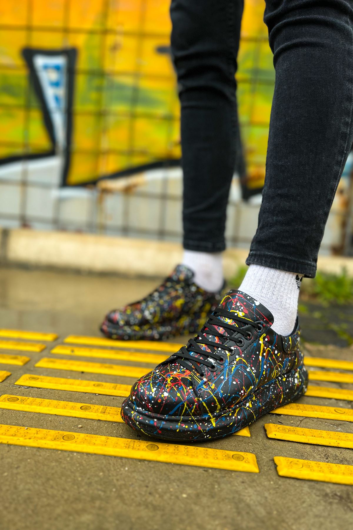 https://cdn.shopify.com/s/files/1/0721/4032/5144/files/0007041_ch254-cst-pittura-erkek-ayakkabi-498-sari-mavi-kirmizi-splush.jpg?v=1762444695