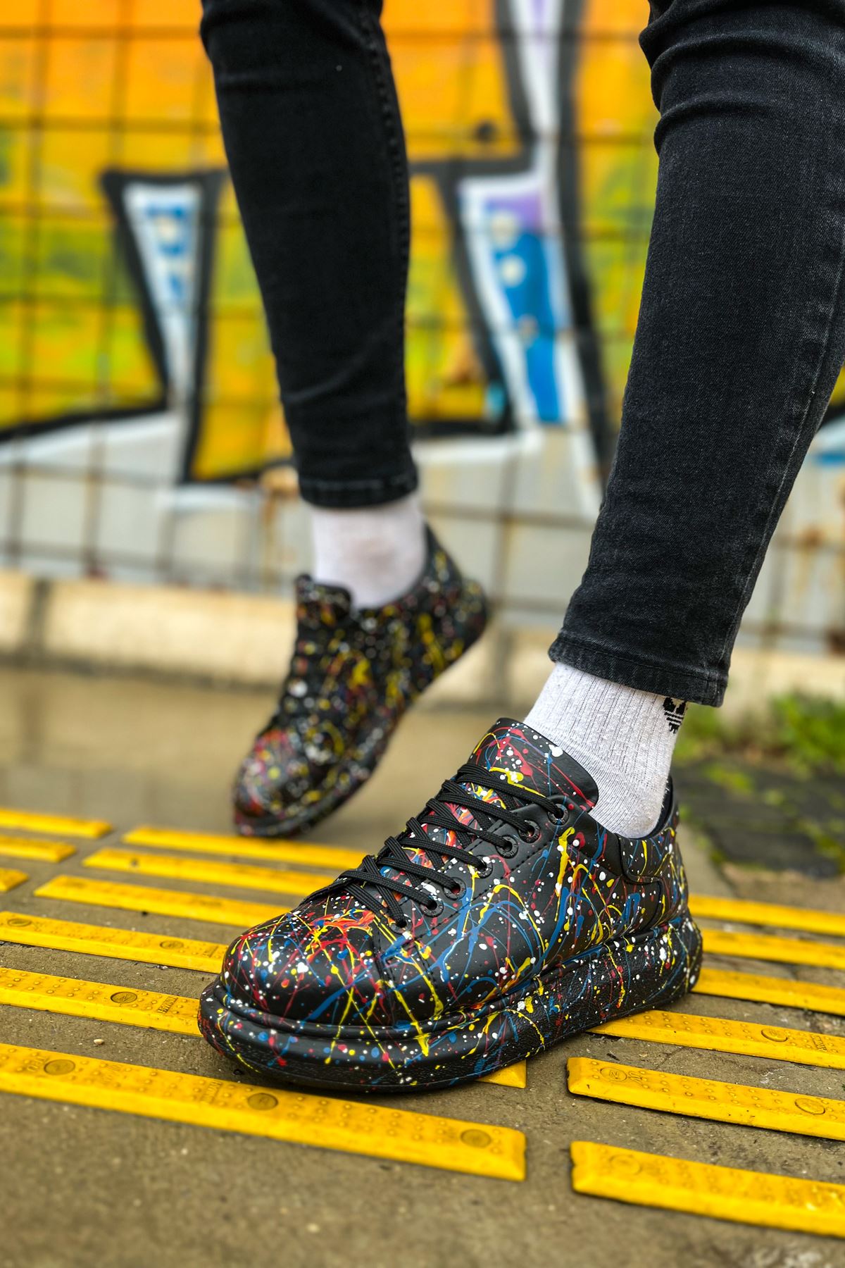 https://cdn.shopify.com/s/files/1/0721/4032/5144/files/0007042_ch254-cst-pittura-erkek-ayakkabi-498-sari-mavi-kirmizi-splush.jpg?v=1762444695