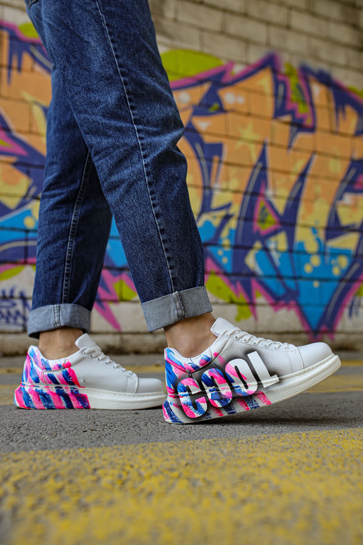 https://cdn.shopify.com/s/files/1/0721/4032/5144/files/0007099_ch254-cbt-pittura-erkek-ayakkabi-486-pembe-mavi-cool.jpg?v=1762444573