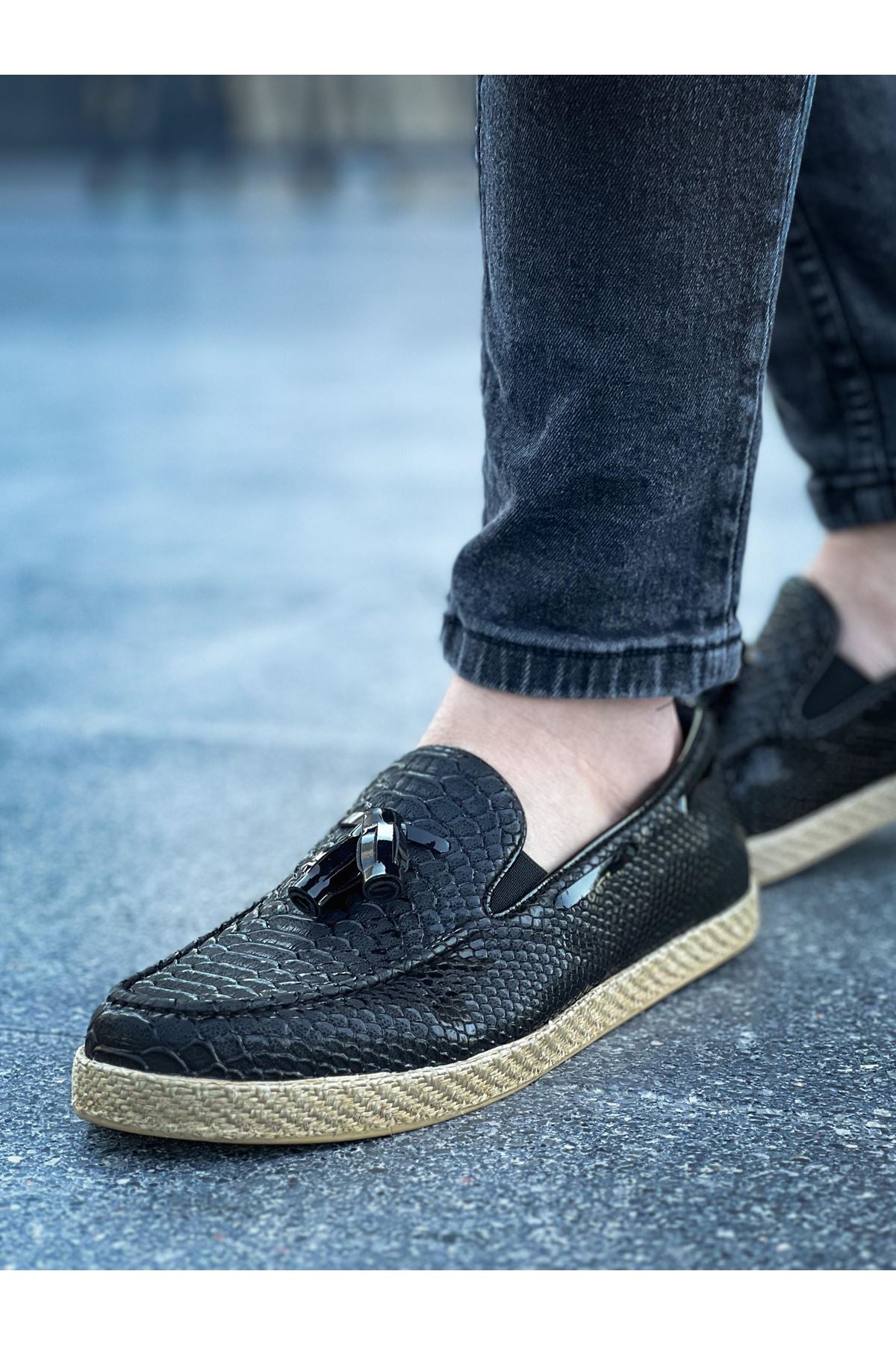 https://cdn.shopify.com/s/files/1/0721/4032/5144/files/0010623_ch141-ht-croco-erkek-ayakkabi-siyah.jpg?v=1762443338