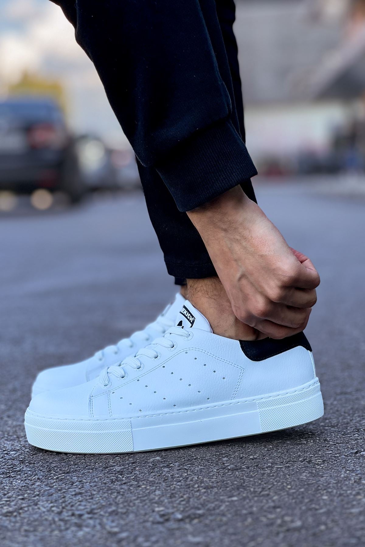 https://cdn.shopify.com/s/files/1/0721/4032/5144/files/0010864_ch983-cbt-tennis-erkek-ayakkabi-beyazsiyah.jpg?v=1762445430