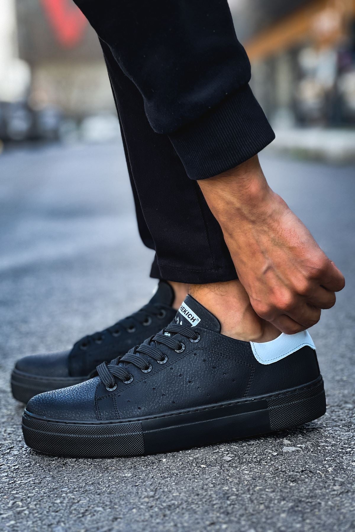 https://cdn.shopify.com/s/files/1/0721/4032/5144/files/0010868_ch983-cst-tennis-erkek-ayakkabi-siyahbeyaz.jpg?v=1762445438