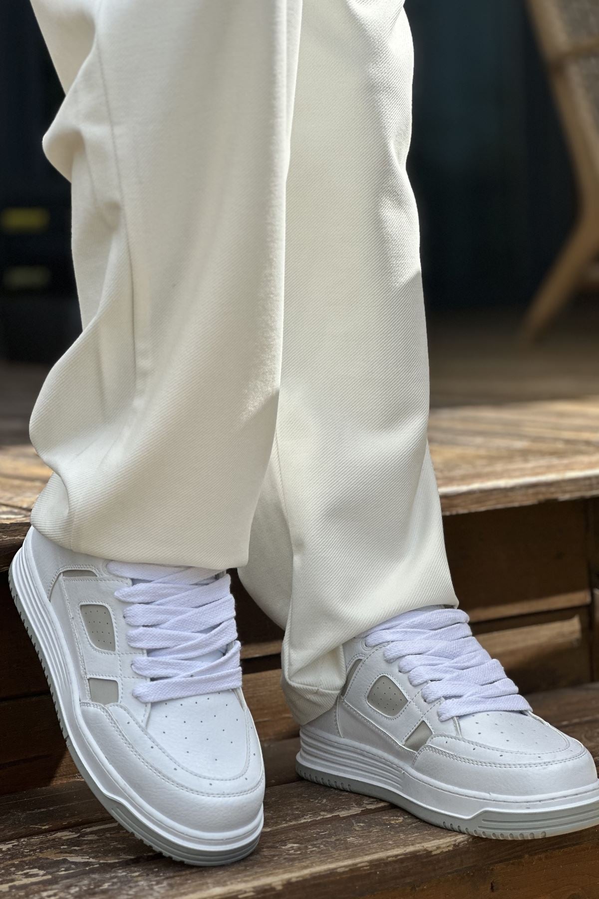 https://cdn.shopify.com/s/files/1/0721/4032/5144/files/0010945_ch2410-cbt-avax-erkek-spor-ayakkabi-beyazgri.jpg?v=1762444148