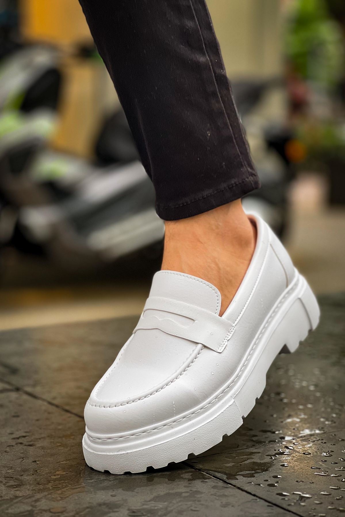 https://cdn.shopify.com/s/files/1/0721/4032/5144/files/0011273_ch2417-fbt-erkek-ayakkabi-beyaz.jpg?v=1762444186