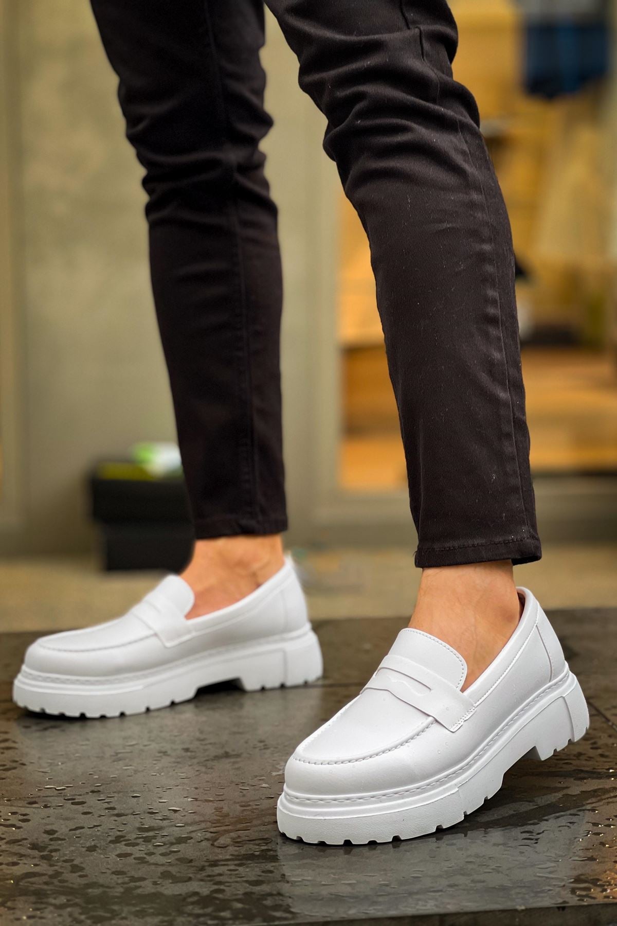 https://cdn.shopify.com/s/files/1/0721/4032/5144/files/0011274_ch2417-fbt-erkek-ayakkabi-beyaz.jpg?v=1762444186