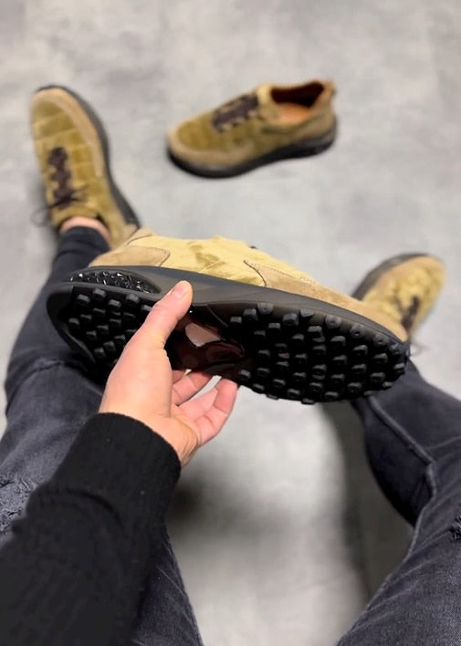 Chaussures de sport pour hommes en cuir véritable faites à la main avec matériau unique, semelle spéciale confortable