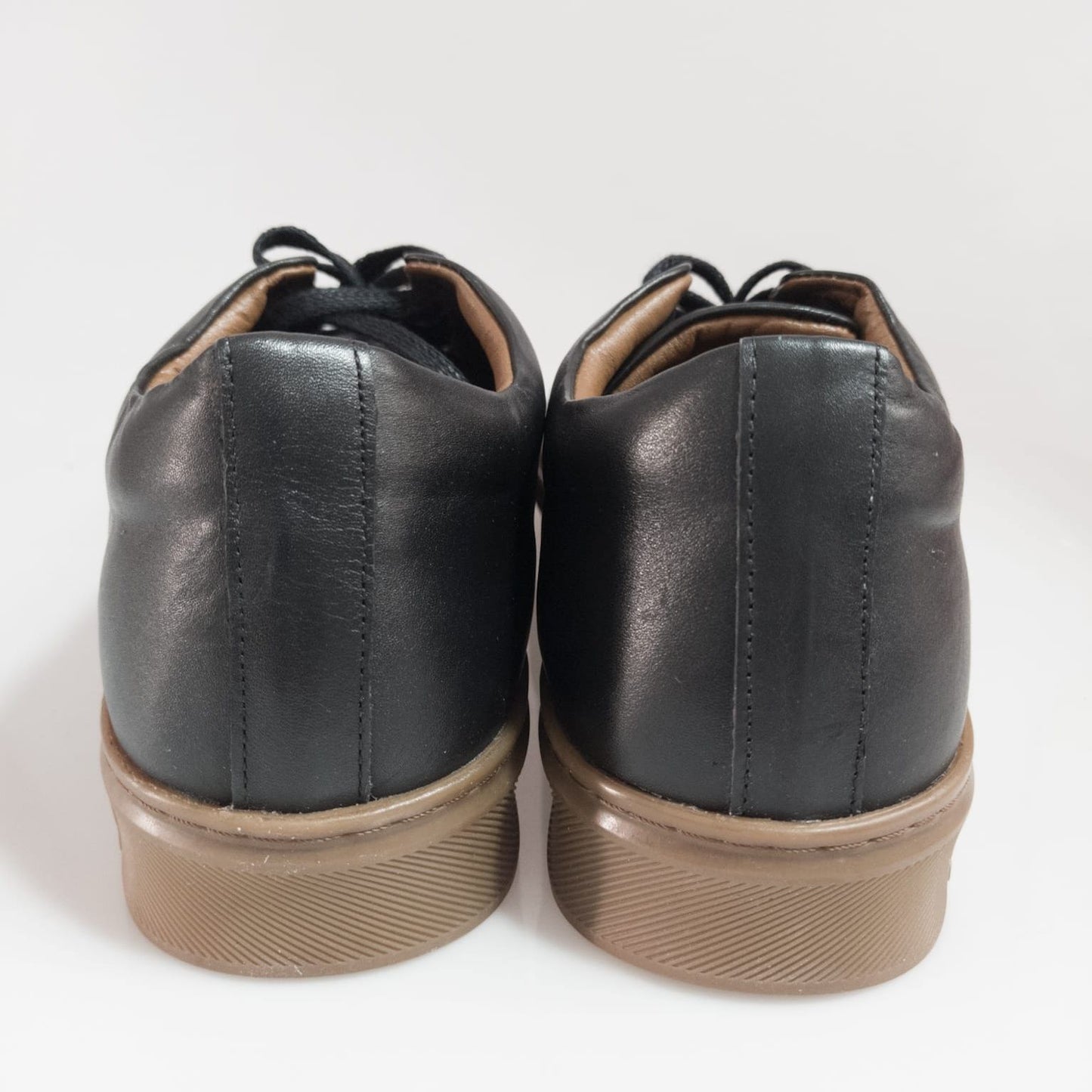 Baskets en cuir véritable faites à la main pour hommes, confortables et respirantes au quotidien