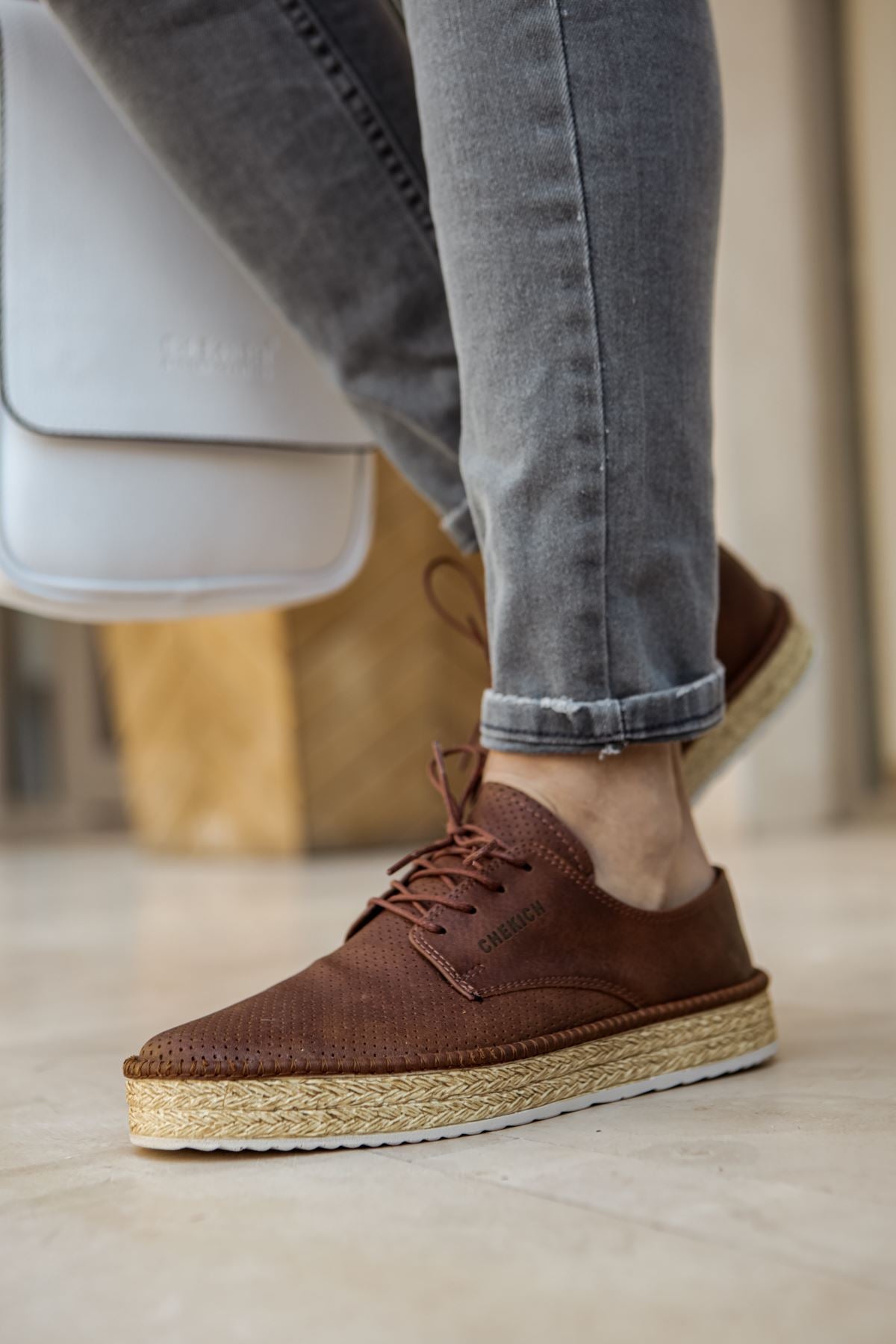 Chaussures classiques pour hommes Chekich couleur marron cuir artificiel saison d'été semelle en osier décontractée