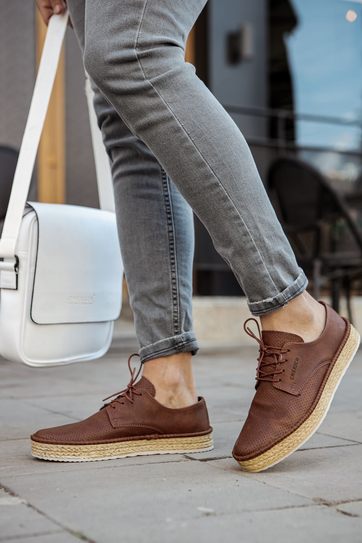 Chaussures classiques pour hommes Chekich couleur marron cuir artificiel saison d'été semelle en osier décontractée